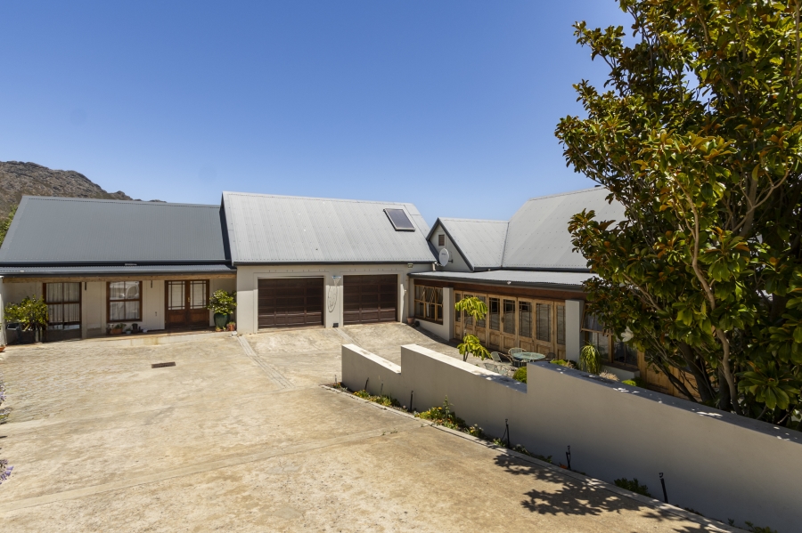 5 Bedroom Property for Sale in Sir Lowrys Pass Village Western Cape